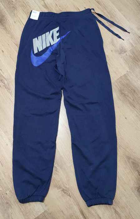 Pantaloni dama Nike mărimea M/L loose fit