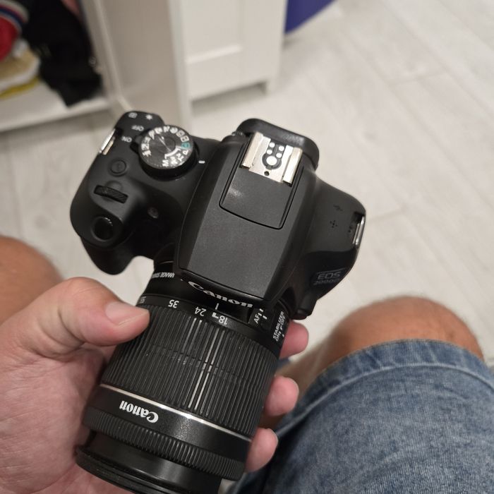 Canon eos 2000d +ef-s 18-55 f:3,5-5.6 is stm