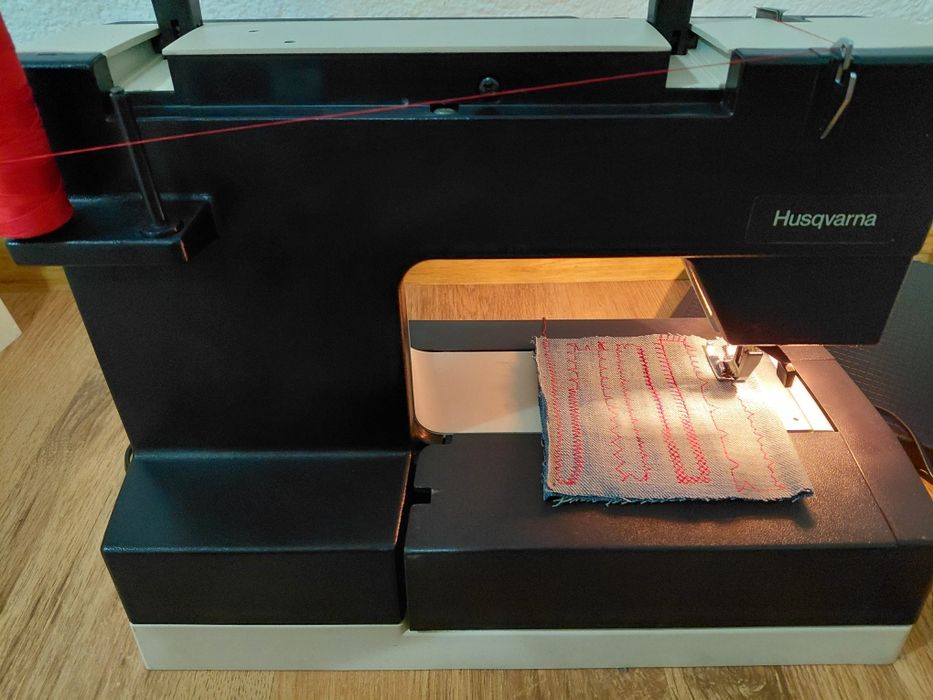 Шевна машина Хускварна