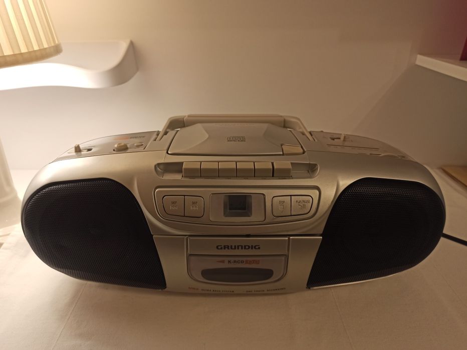 Grundig - Casetofon auto stop, CD, Radio FM și AM