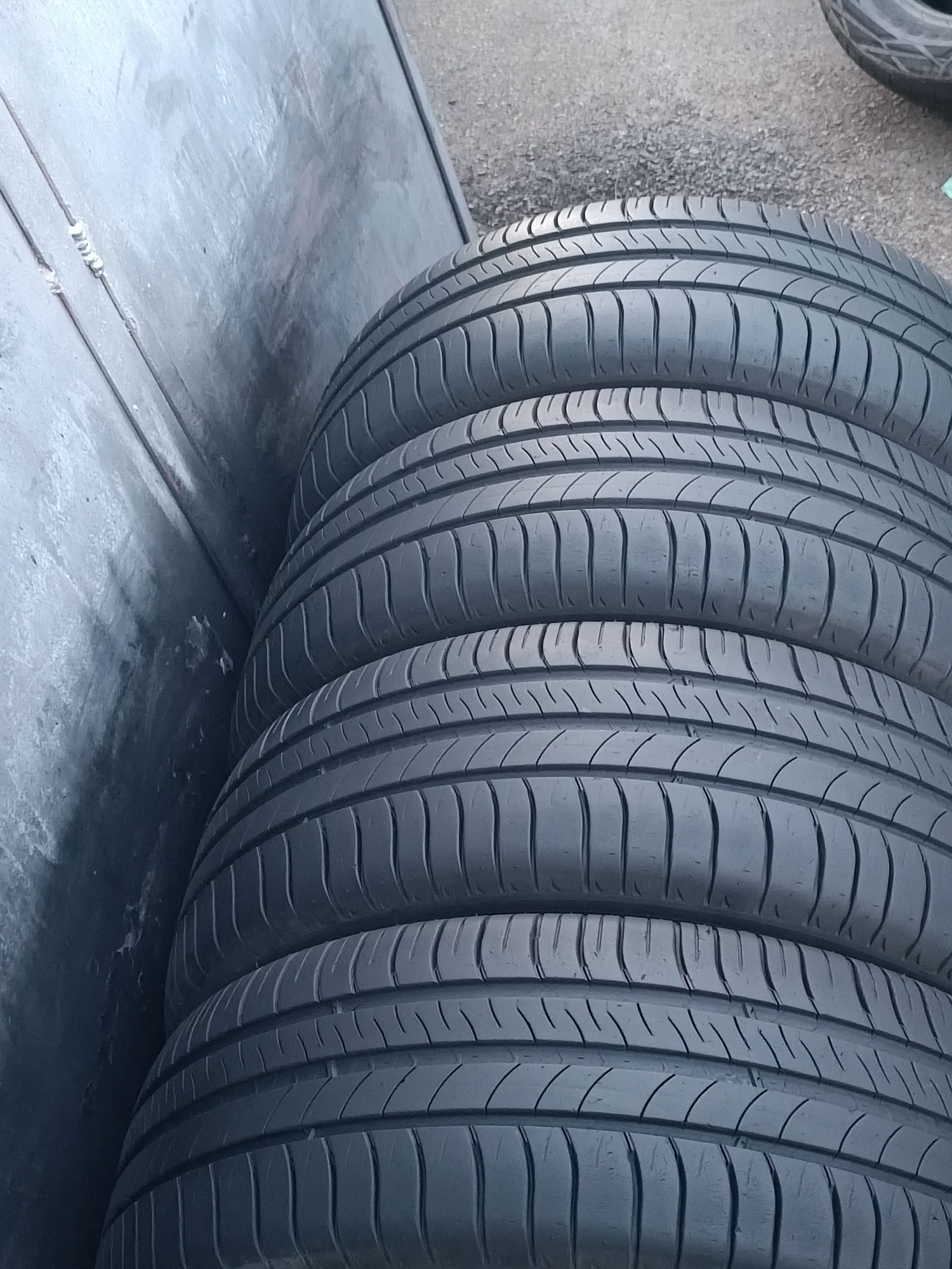 205/60/16 Michelin