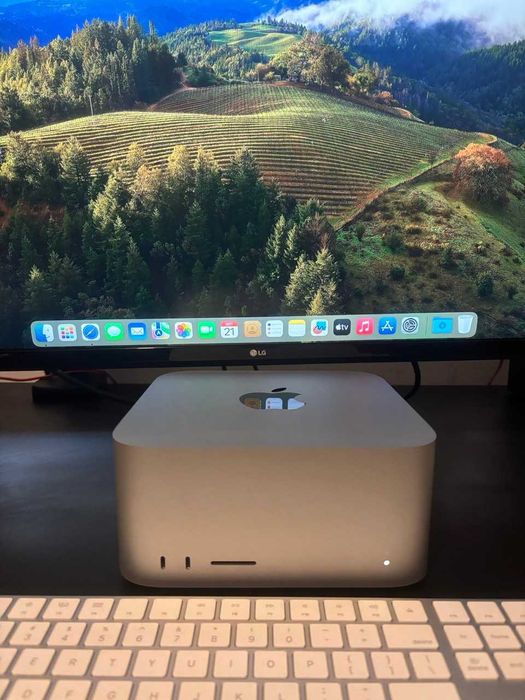 Apple M1 Studio Max 32GB RAM 512 SSD