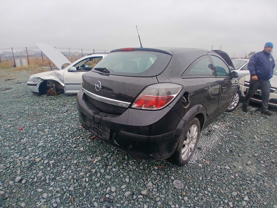 Dezmembrez opel astra h gtc