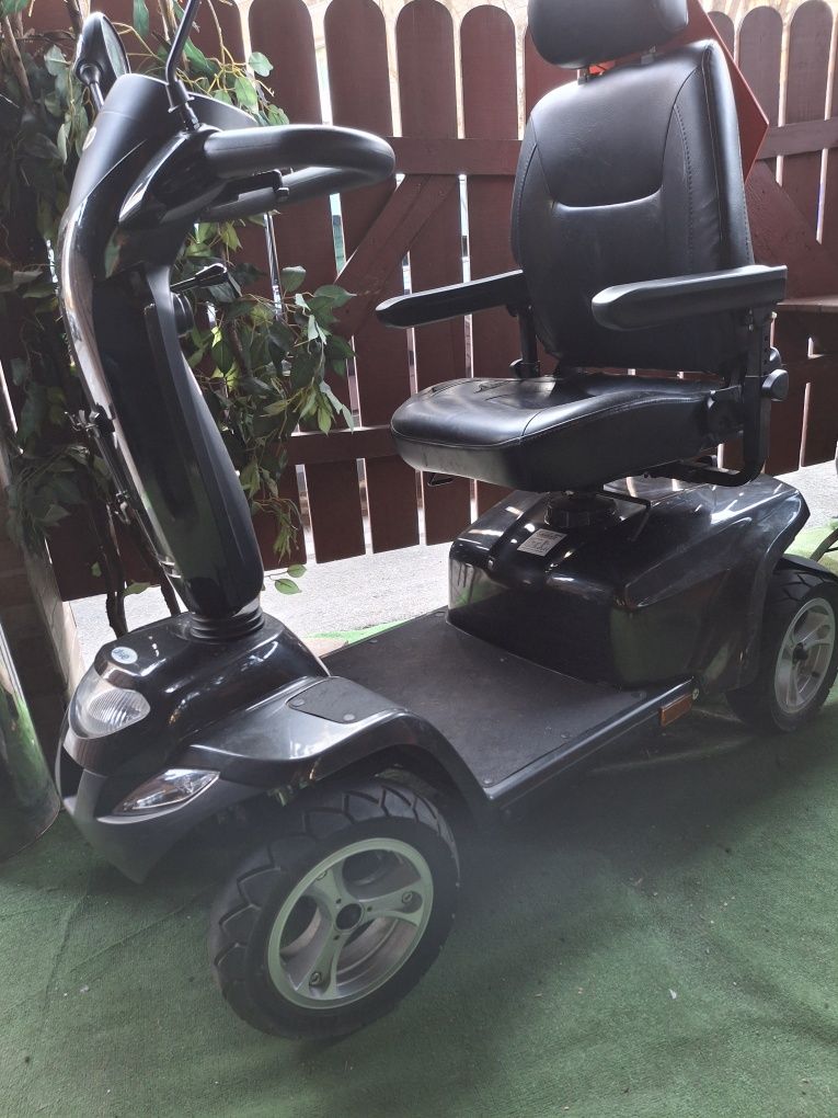 Scuter persoane cu handicap, batrâni