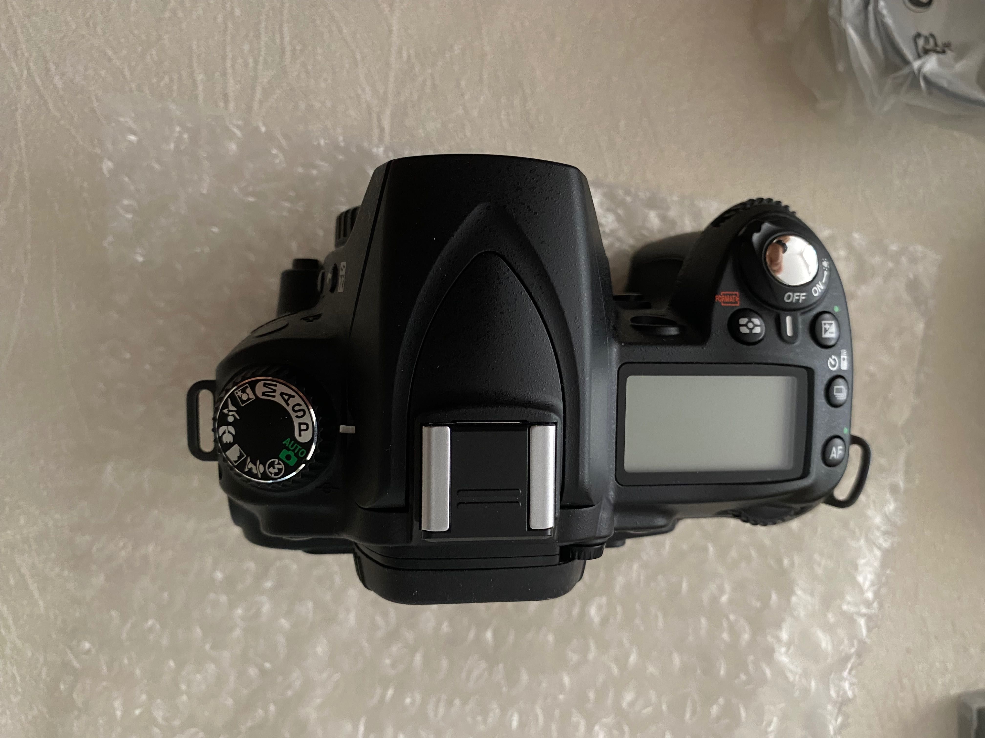 Нов Nikon D90 + AF-S DX Nikkor 18-105mm f / 3.5-5.6G ED VR