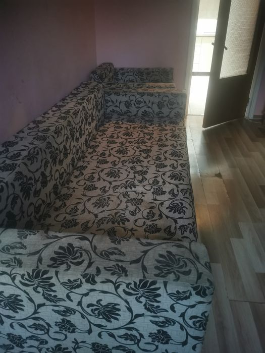 Vand mobila de dormitor si sufeagerie