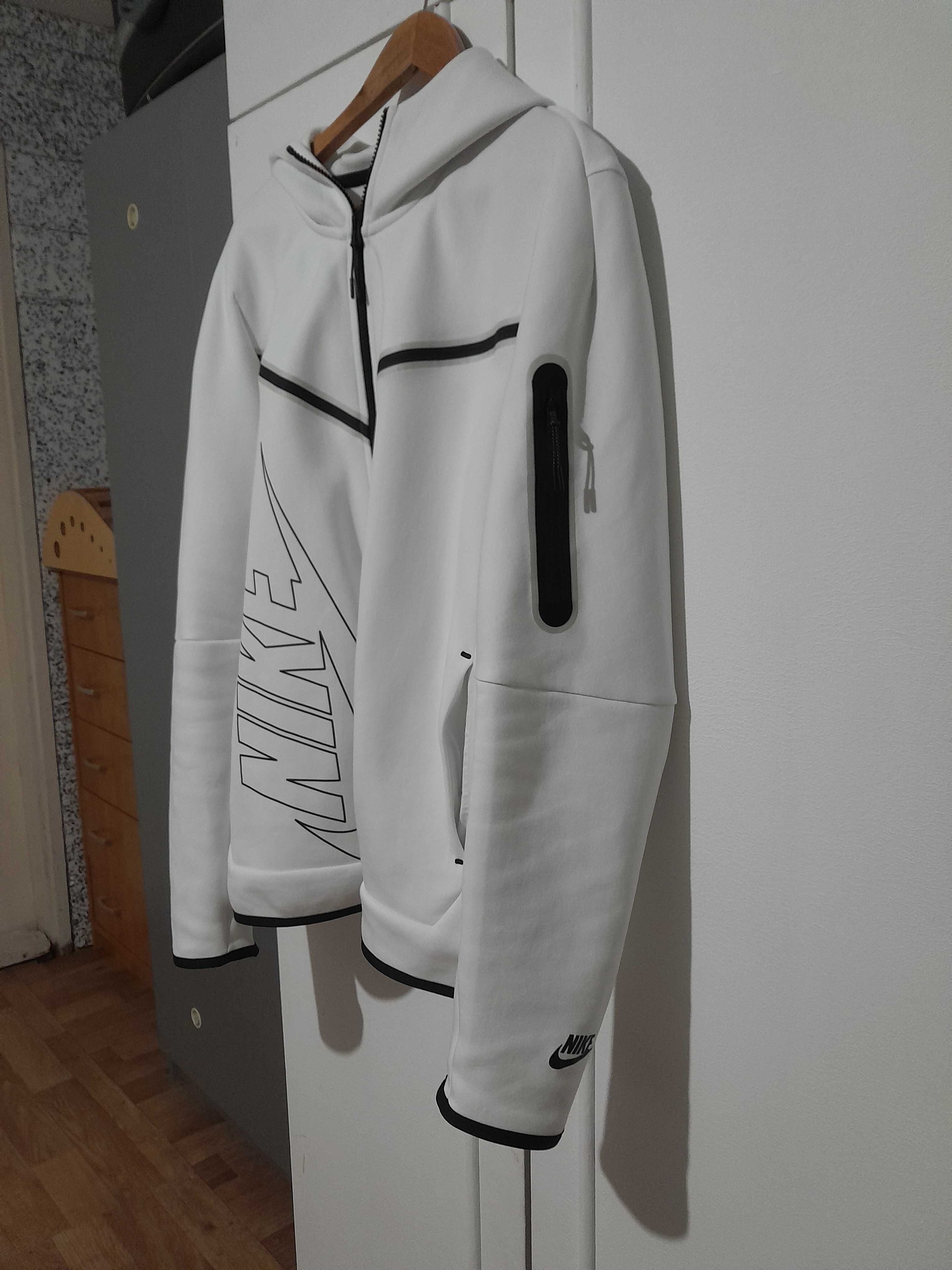 Мъжки суичъри - "Nike Tech Fleece"