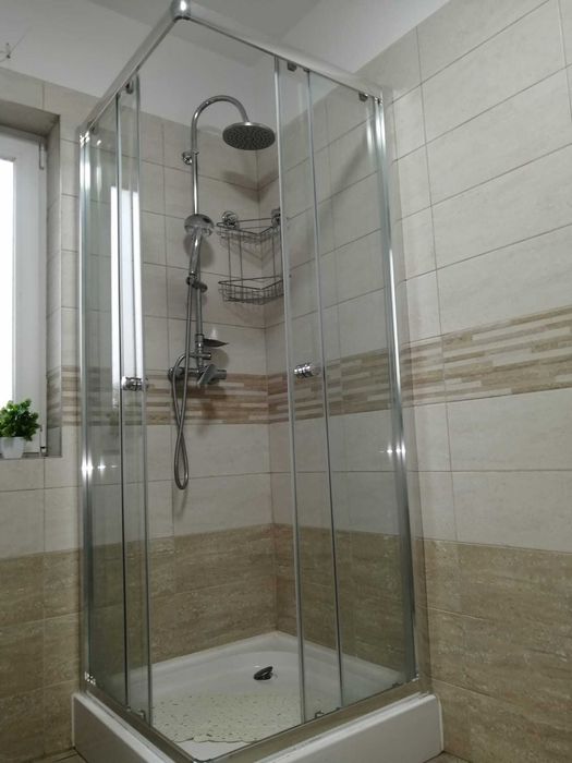 vand cabina dus cu cadita