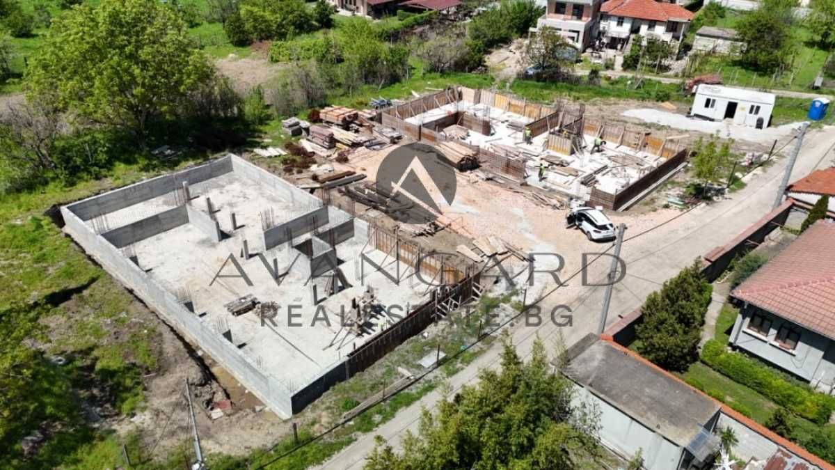 оф.22151 Тристаен с Двор Беломорски