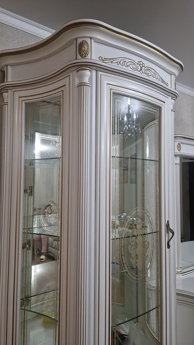 Комод, сервант, зеркало,