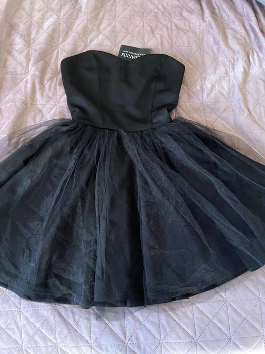 Елегантна черна рокля