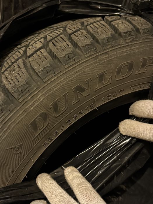 Шины 235/55/18 зима DUNLOP