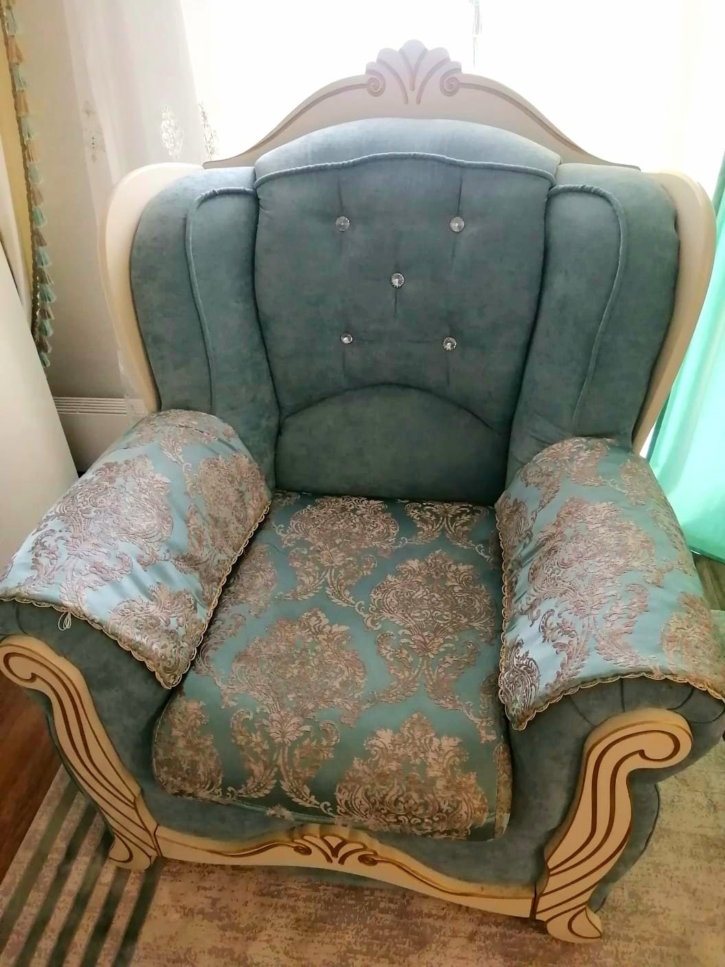 Продам красивое кресло