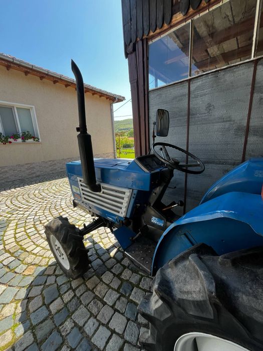 Японси Трактор Исеки U-DX 26 коня и фреза към трактора 1251h