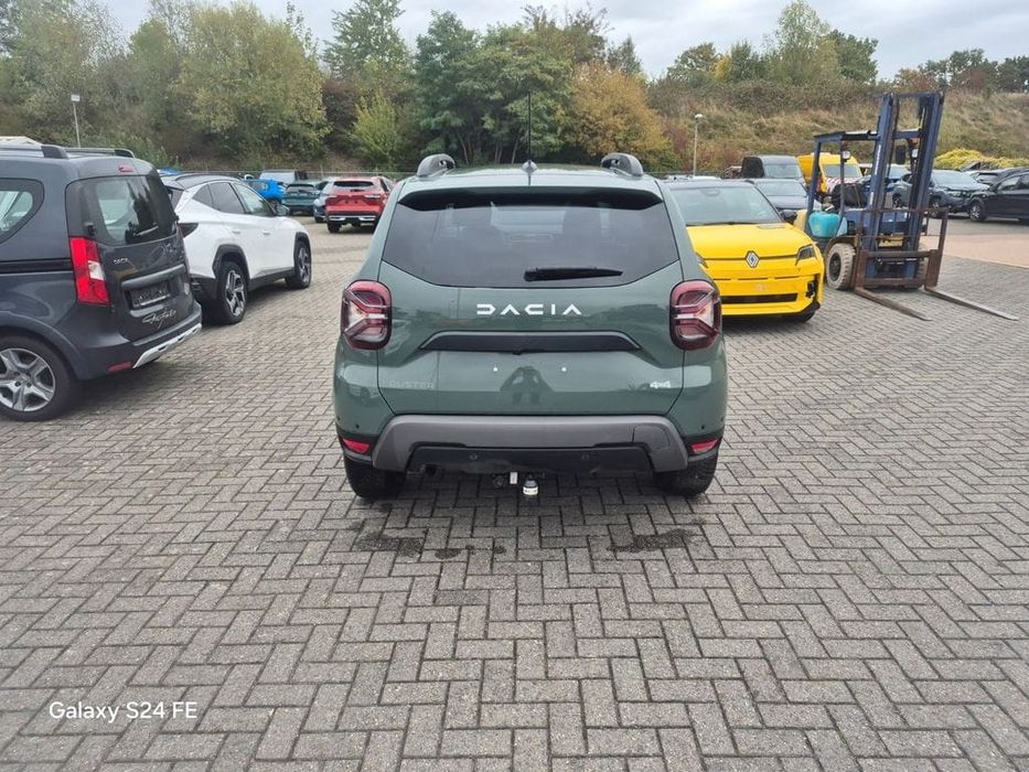 Vând Dacia Duster an 2024 avariat 15 dci 4x4 15000 km