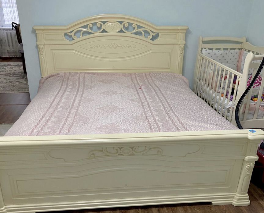 Кровать двухспальный с тумбочками