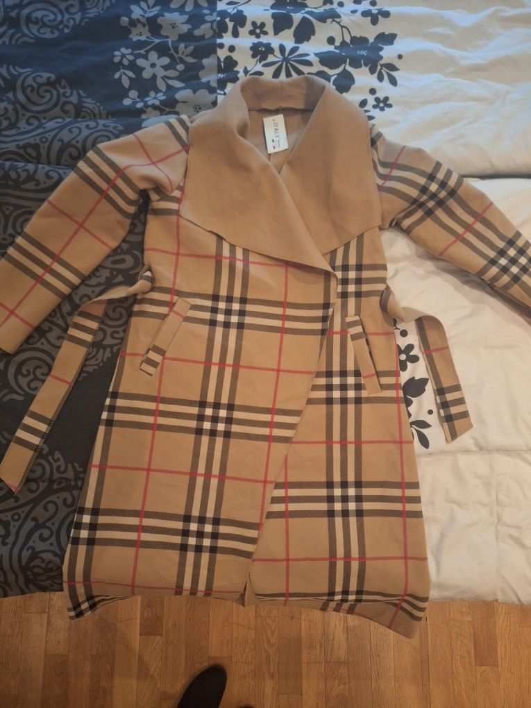 Дамско палто тип Burberry