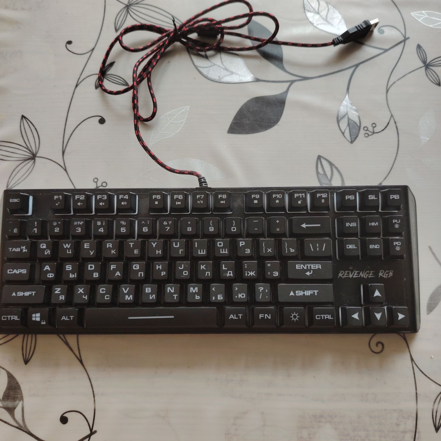 Продам клавиатуру, Revenge rgb, рабочая, б/у: 1 неделя пользования