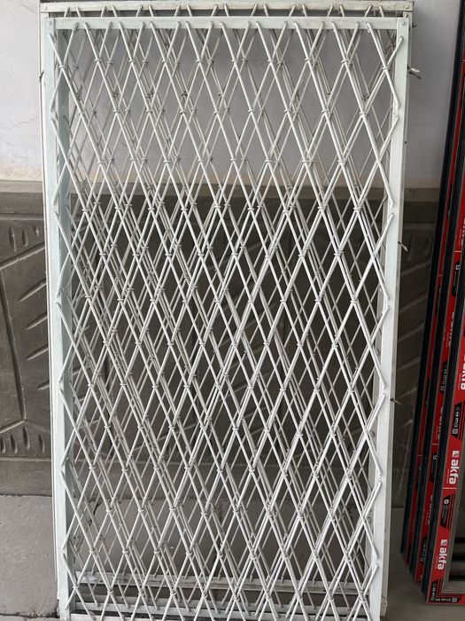 Продам решетки на окна в отличном состоянии