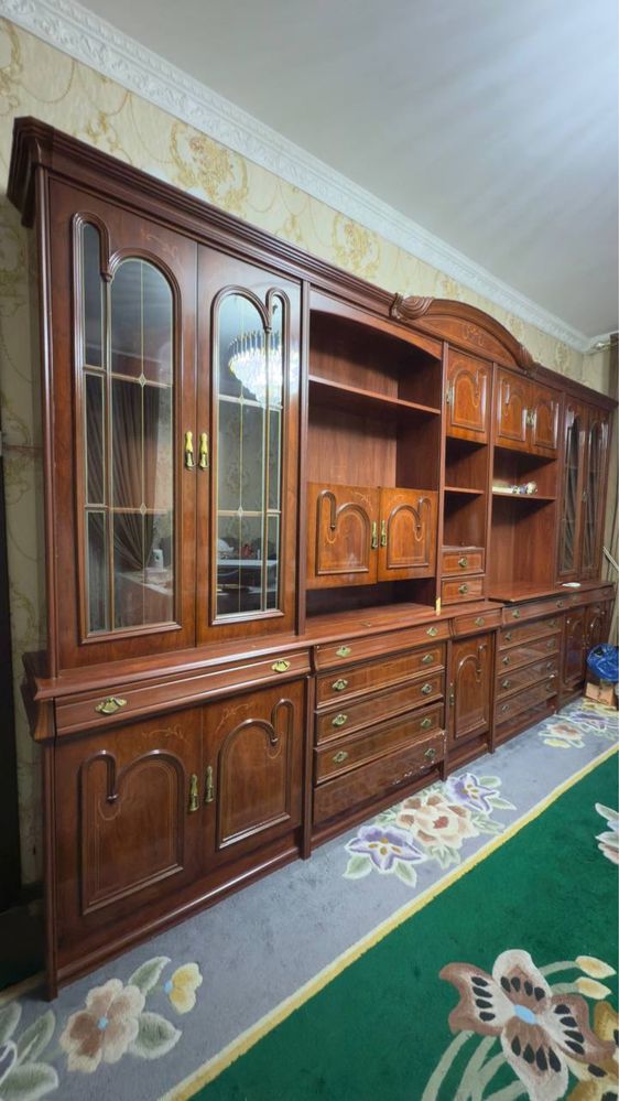 Продам стойку зала в хорошем состоянии, размером 4-4 с половиной метра