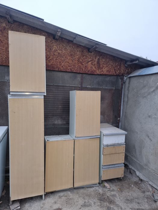 Кухонный гарнитур шкафы.