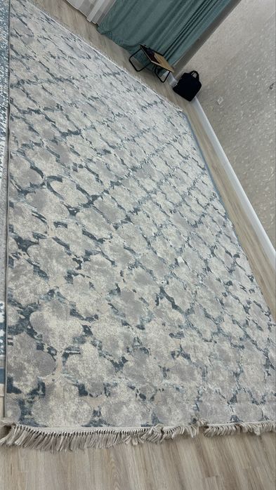 Продам ковер для гостинной.