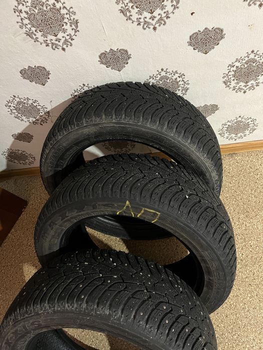 Зимние шипованные шины Maxxis
