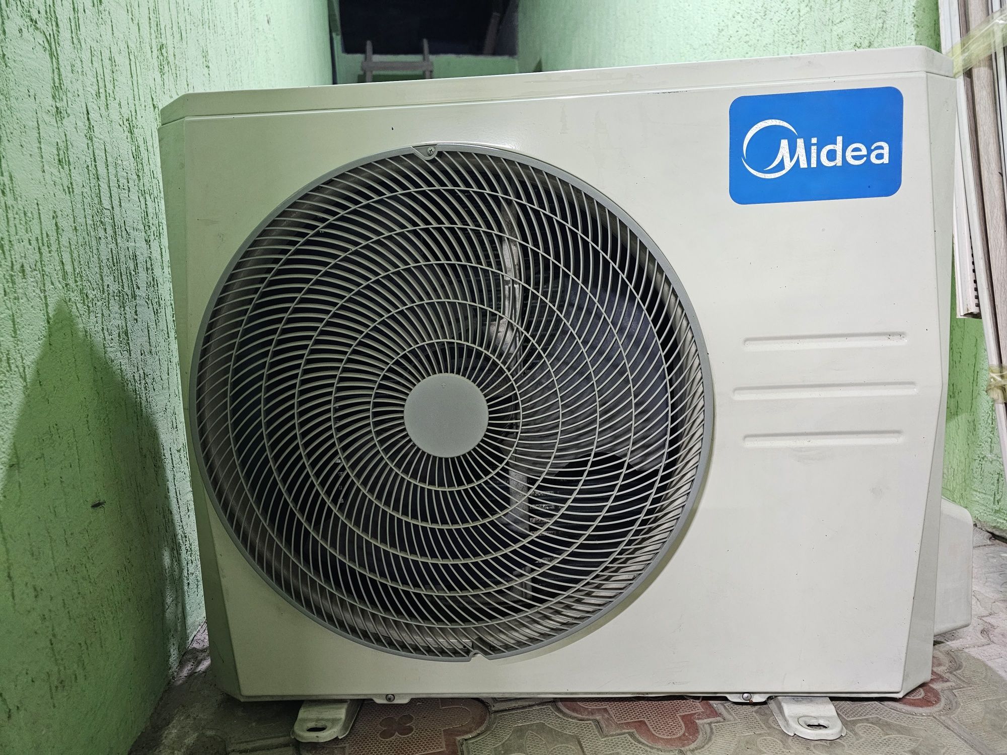 Кондиционер  Midea 80 кв.м