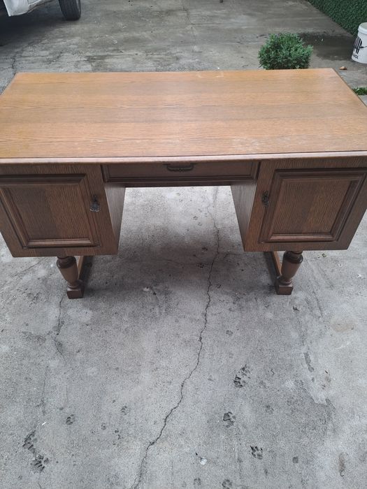 Vând birou din lemn