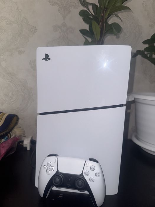 Продам PS5 одна игра, один джойстик