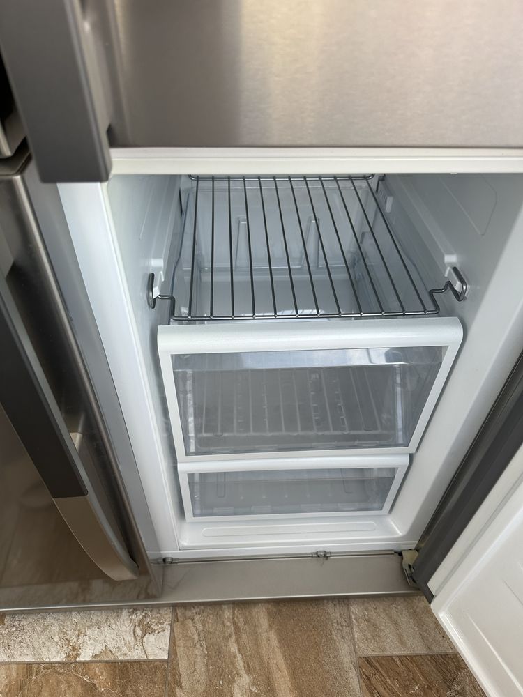 Combină frigorifică Beko GNE114612x cu 4 usi