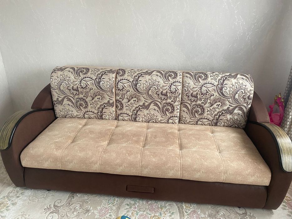 Продам диван двухспальный