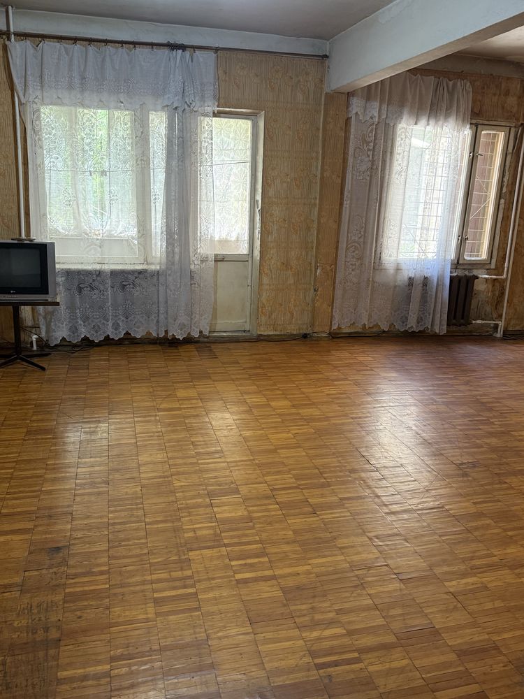 Продается на карасу 2 квартира на первом этаже