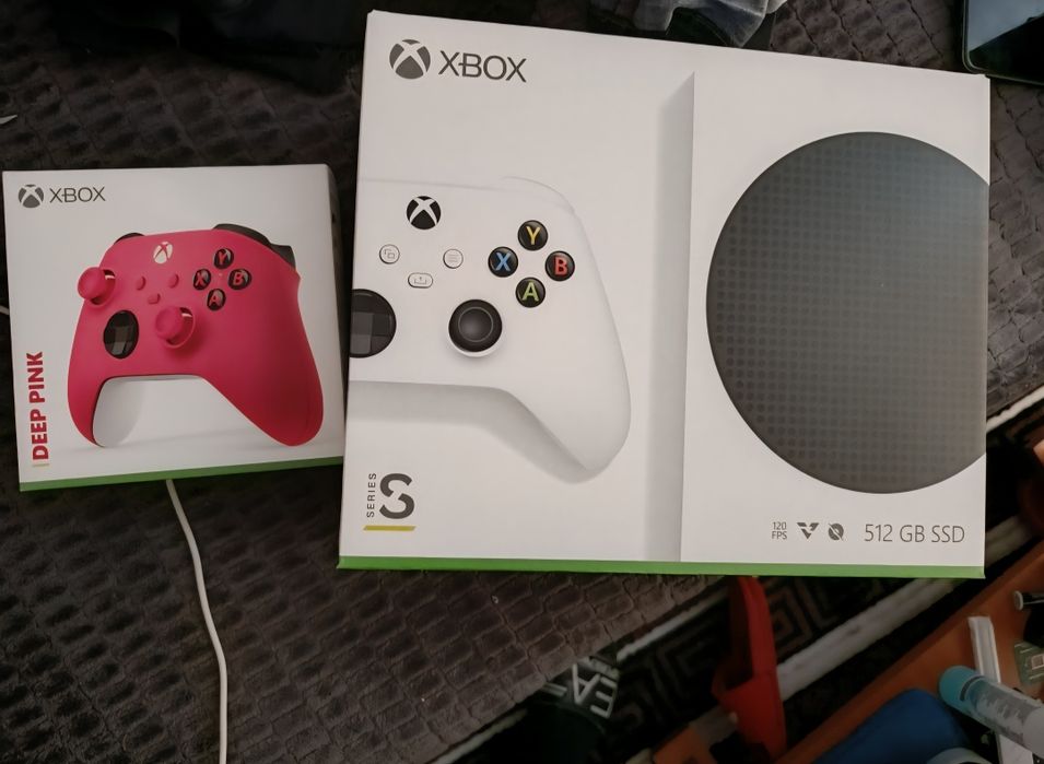 Vând Xbox seria S 512 GB - Ediție Completă + Controller Roz Original