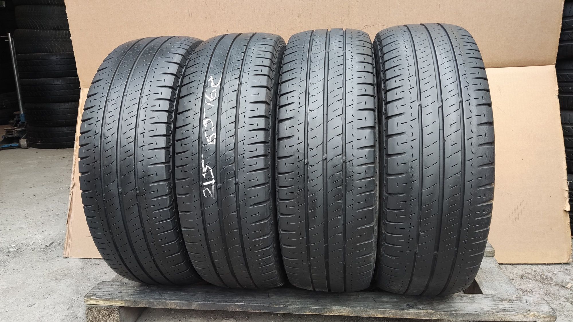 летни бусови гуми 215/65/16C Michelin Agilis 8PR
около 7мм грайфер
Доб