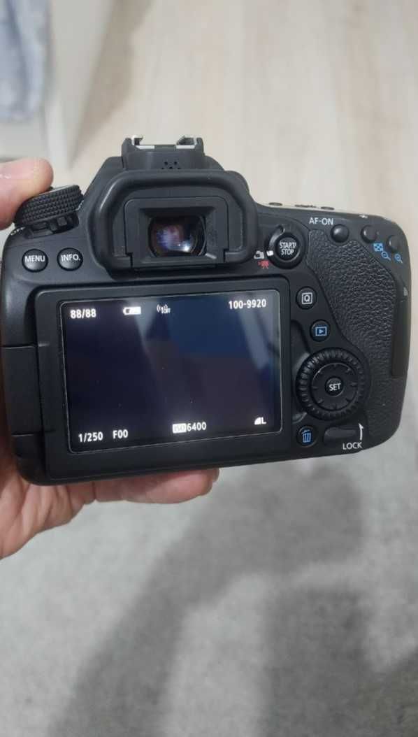 camera CANON 80D