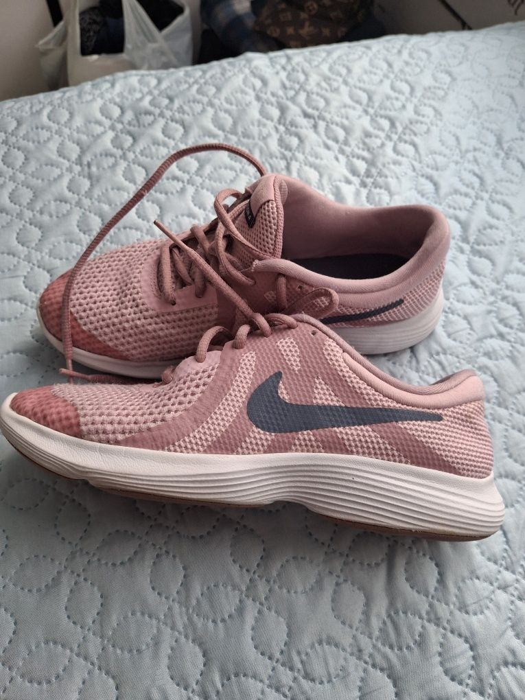 Дамски маратонки Nike