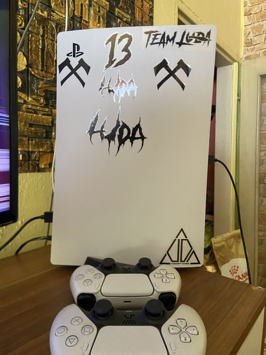 Продавам playstation 5 в много добро състояние