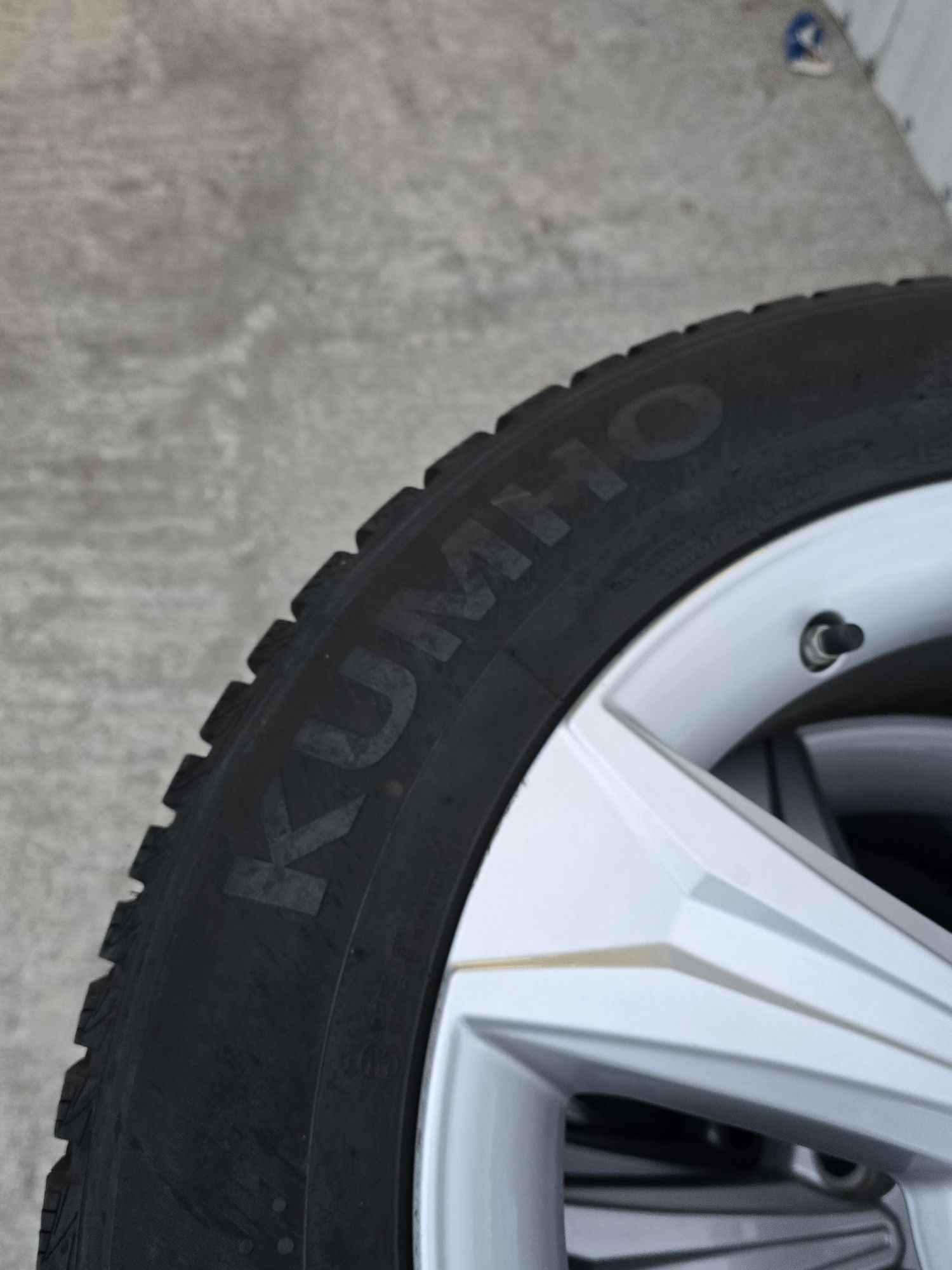 2 Броя 215/60/17 Kumho 8mm 2020 DOT