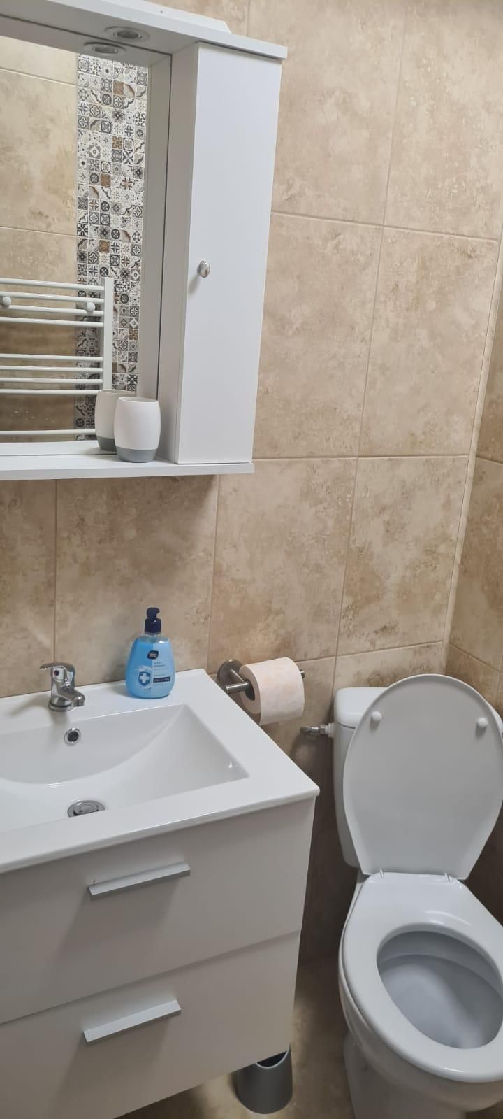 Închiriez garsoniera