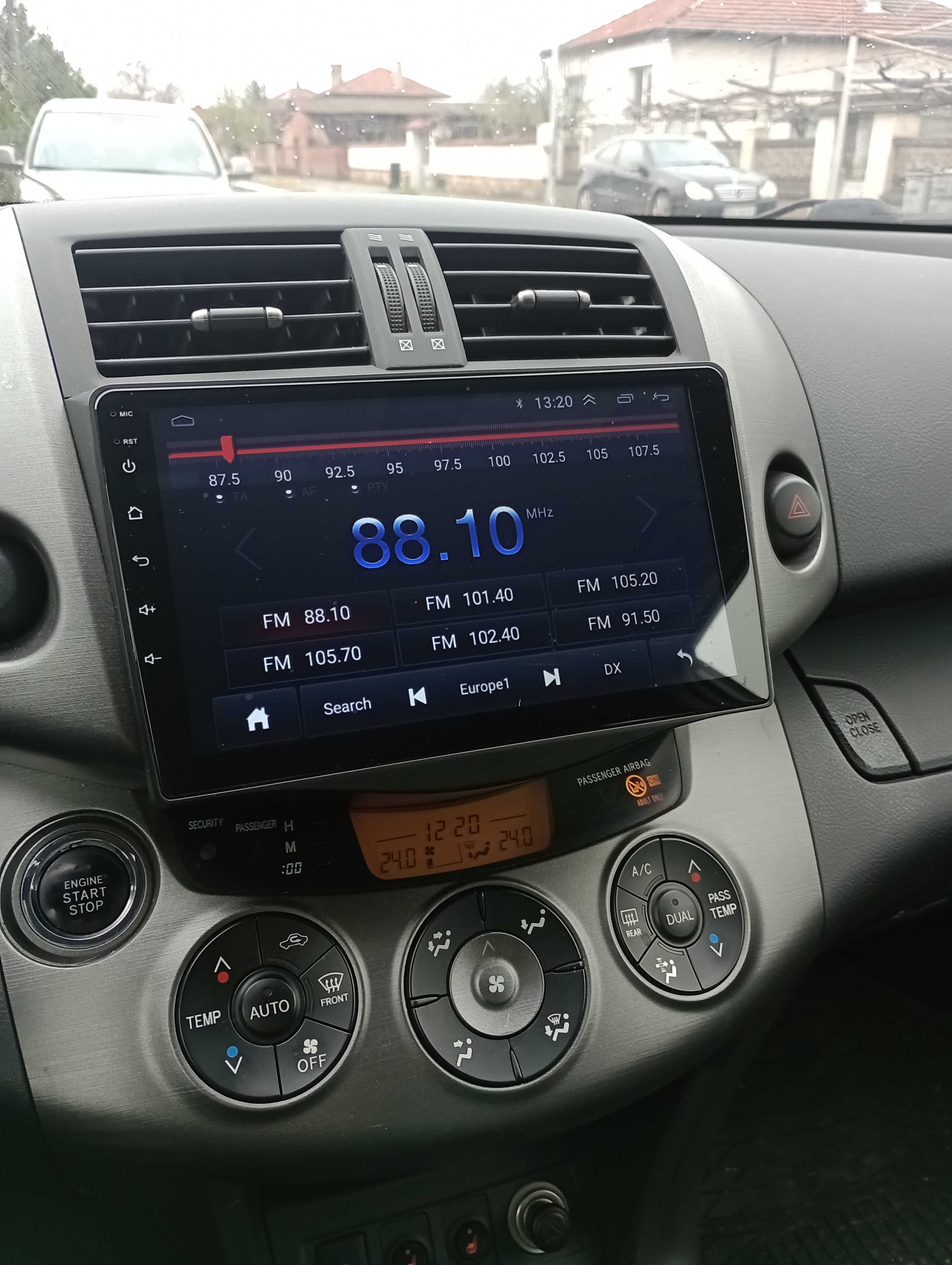 Продавам Toyota Rav 4
