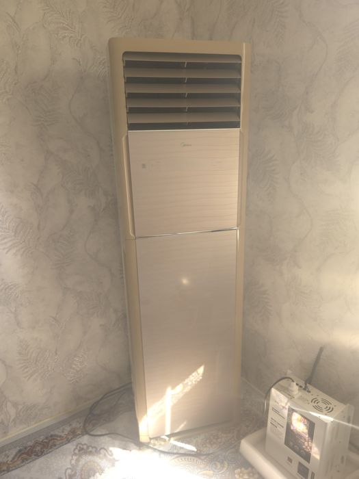 Кондиционер колонный Midea 24 Inverter