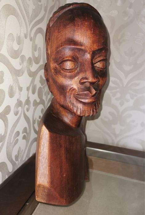 Бюст африканска ръчно резбована статуетка на мъжка глава от абанос !