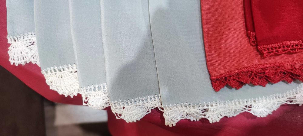 Дамски носни кърпички, наплетени на една кука