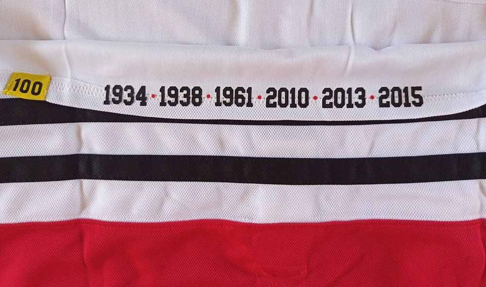 Bluză de hockey cu Chicago Blackhawks (disponibila)