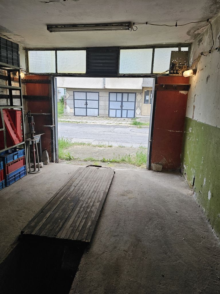 Продава се Гараж / Паркомясто в Ямбол, Възраждане - 18 кв.м за 992 €/кв.м - Снимка #1