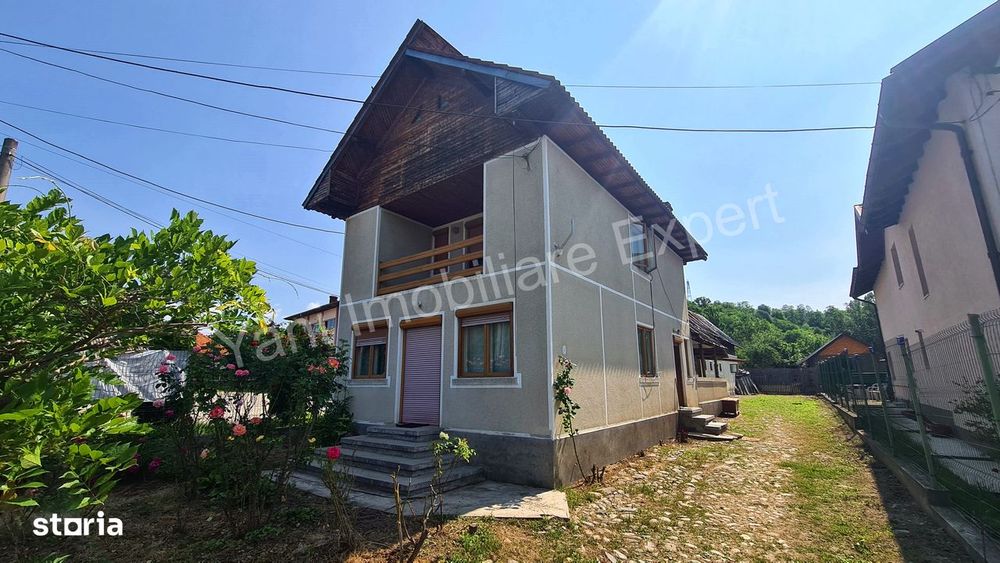 Casă de vânzare în comuna Albeștii de Argeș, județ Argeș.