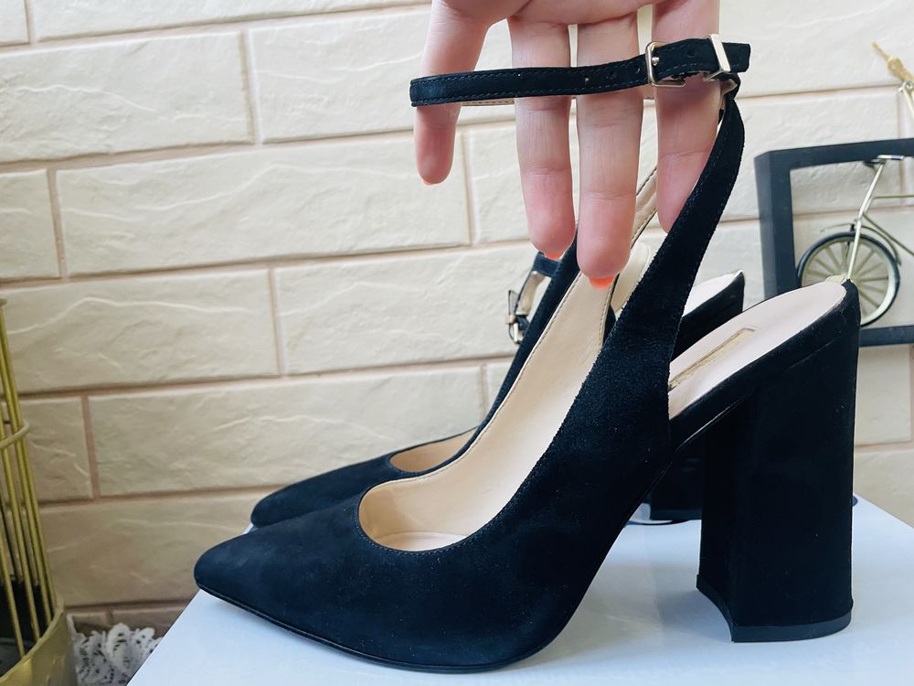 GUESS ориг.черни сандали от Англия
