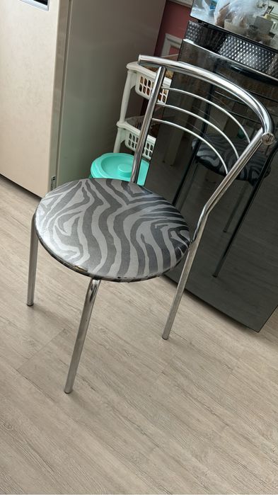 Продам стулья кухонные