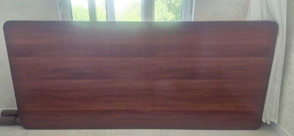 Стол ва стуллар тўплами сотилади